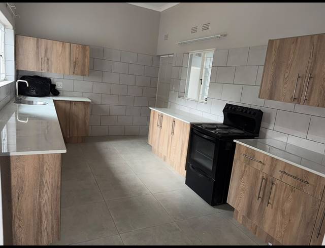 4 BEDROOM HOUSE FOR SALE IN GEELHOUTPARK